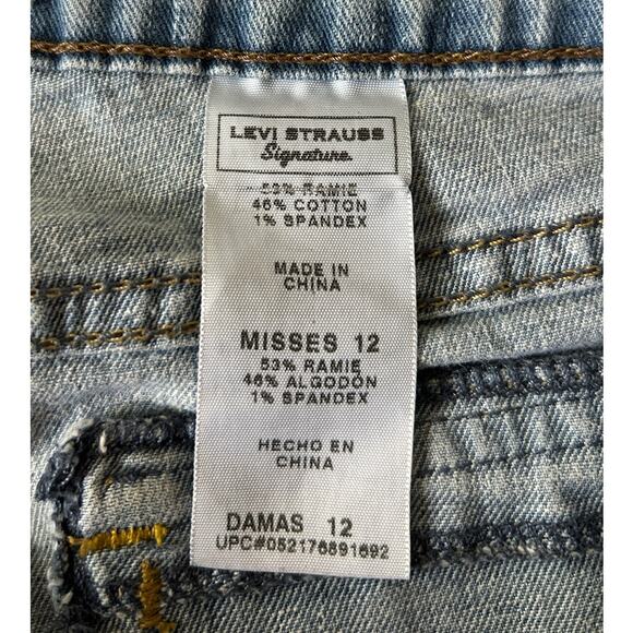 Levi Strauss Signature Denim Shorts Women's Sz 12 Light Wash Pockets Stretch - Picture 8 of 8